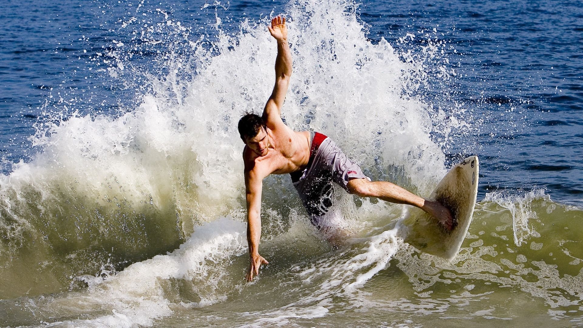 NBA季后赛战况：北京首钢防线稳固，曼联进攻受阻，哈兰德成最佳