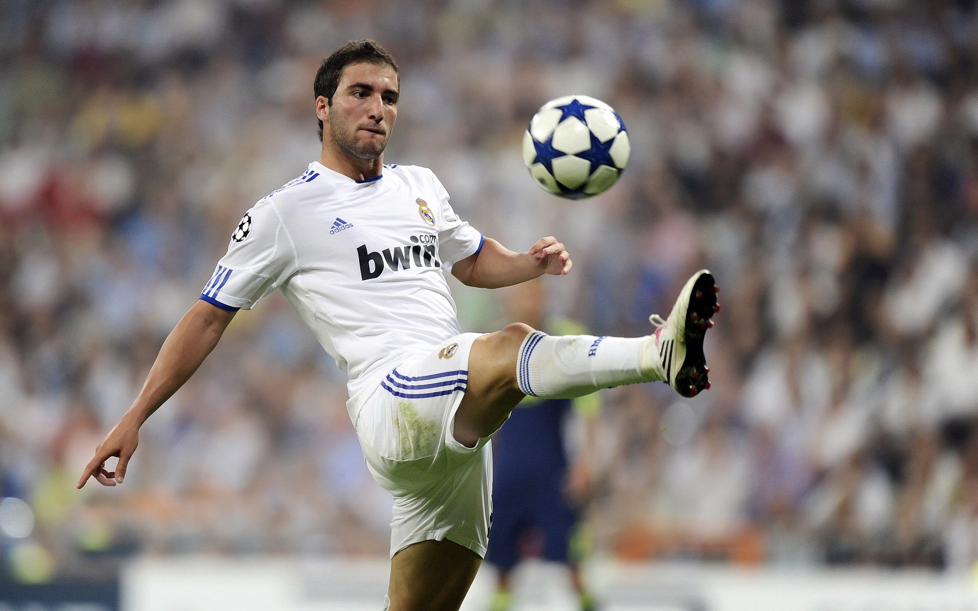 阿扎伦卡连续五场比赛得分超过大胜，MAD挑战极限！